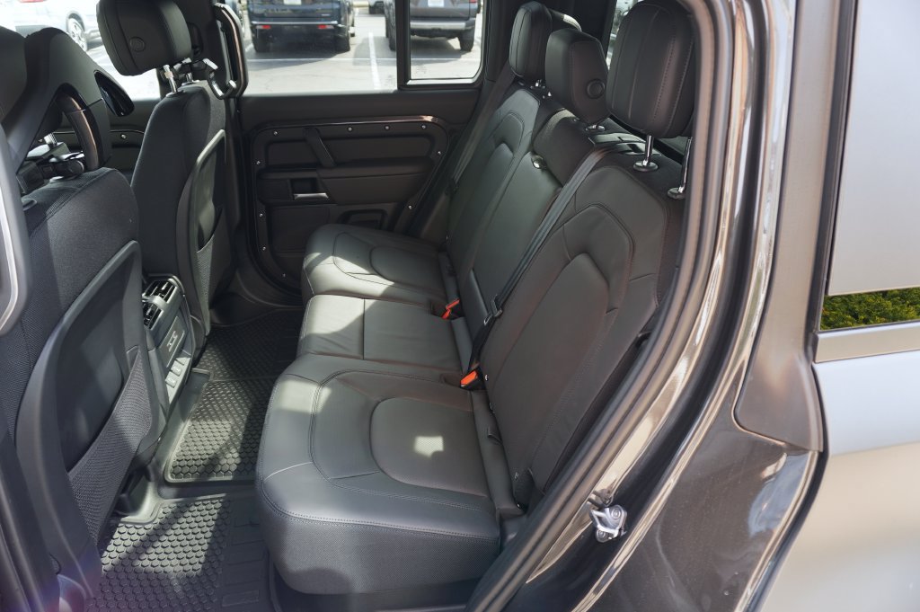 Used 2026 Land Rover Defender 110 X AWD/4WD image 31