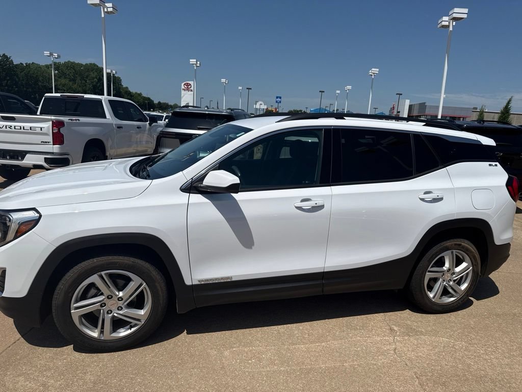 Used 2018 GMC Terrain SLE w/ Driver Convenience Package FWD image 4