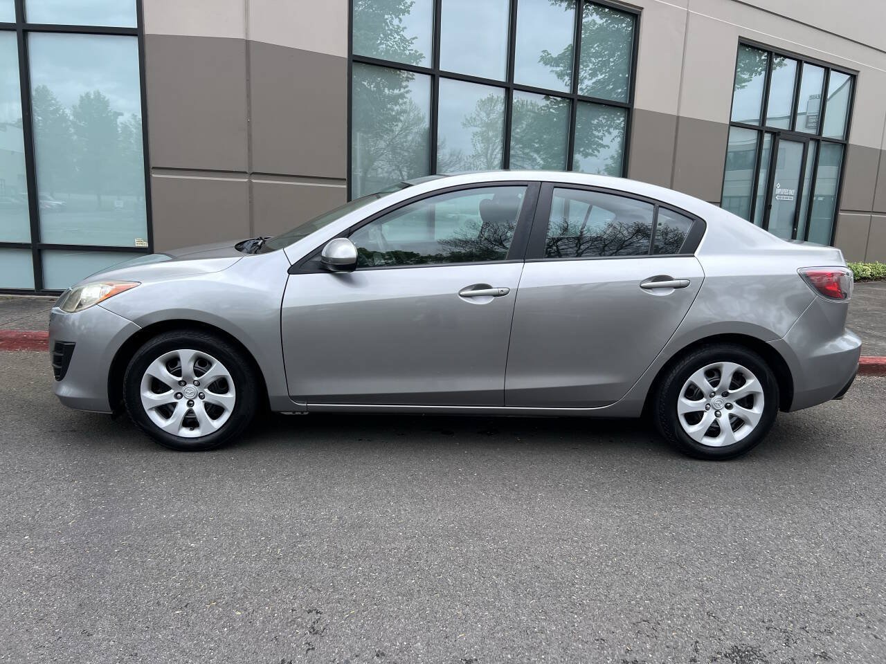 Used 2010 MAZDA MAZDA3 i Sport FWD image 6