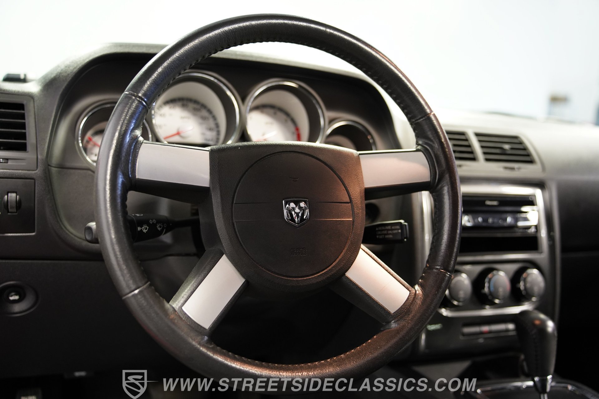 Used 2009 Dodge Challenger R/T RWD image 40