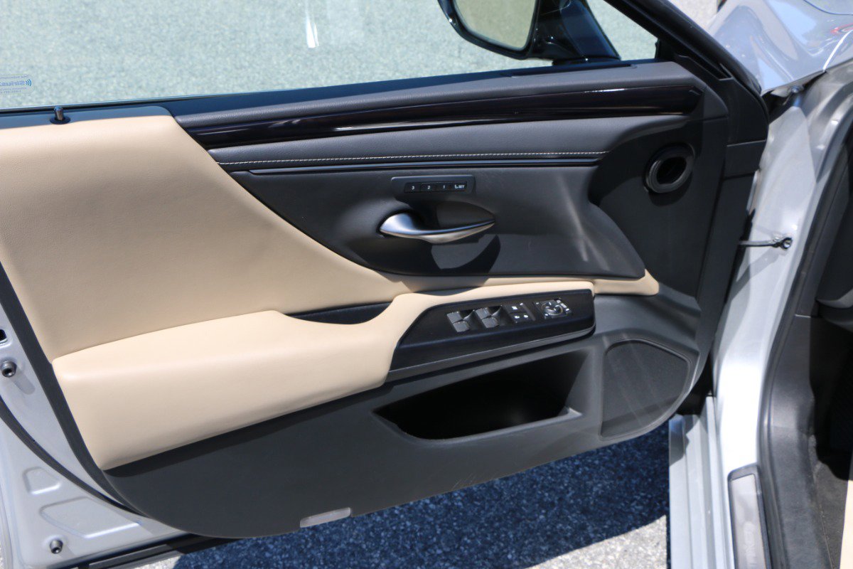 Used 2021 Lexus ES 350 w/ Premium Package FWD image 17