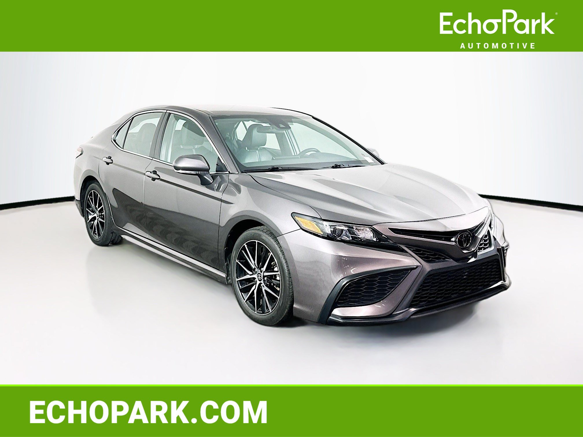 Used 2024 Toyota Camry SE FWD image 1