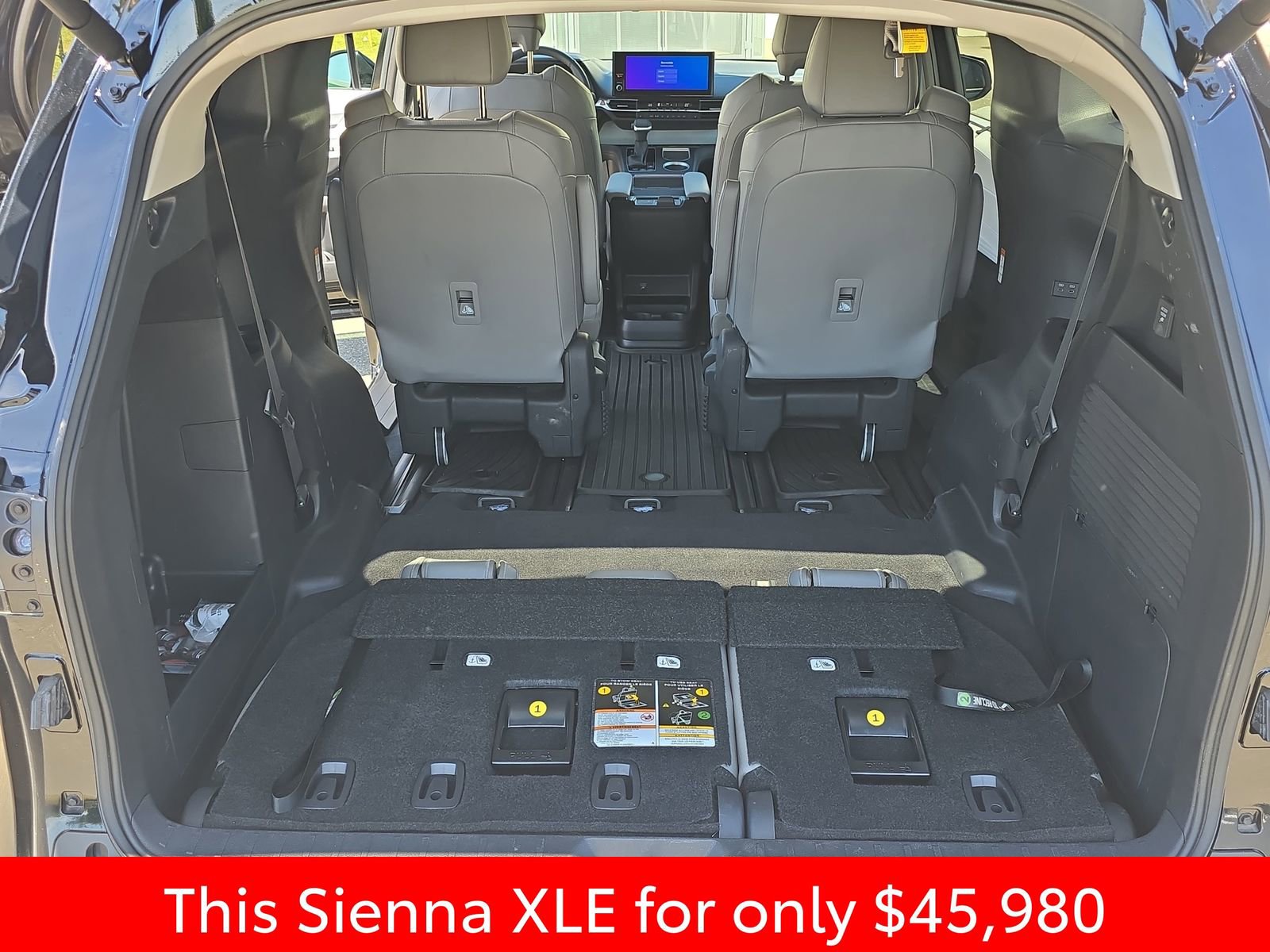 Used 2025 Toyota Sienna XLE w/ XLE Plus Package FWD image 20