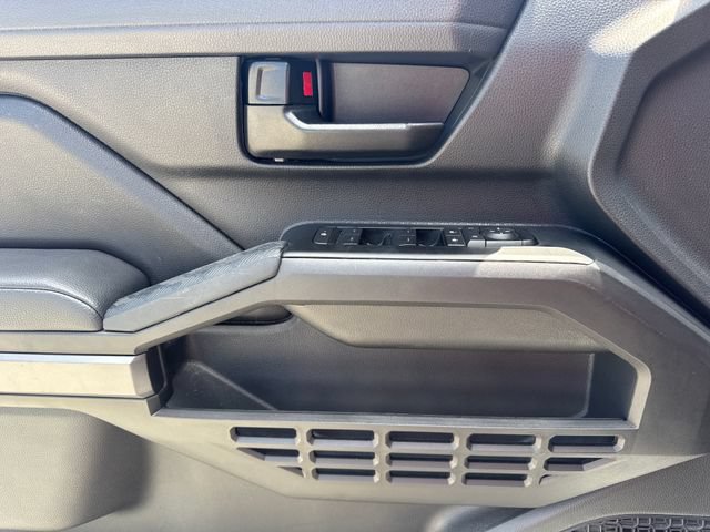 Used 2025 Toyota Tacoma SR5 AWD/4WD image 18