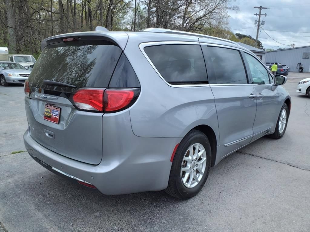 Used 2020 Chrysler Pacifica Touring-L FWD image 4