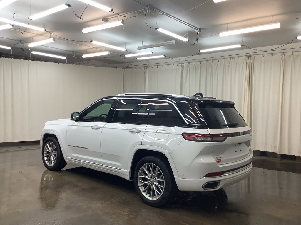 Used 2023 Jeep Grand Cherokee Summit w/ Luxury Tech Group V image 9