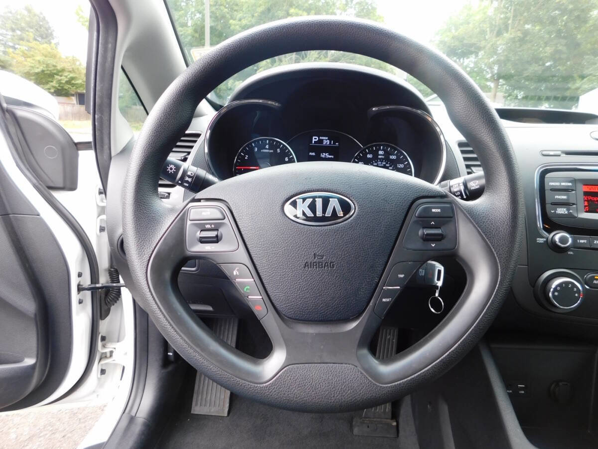 Used 2017 Kia Forte LX image 16