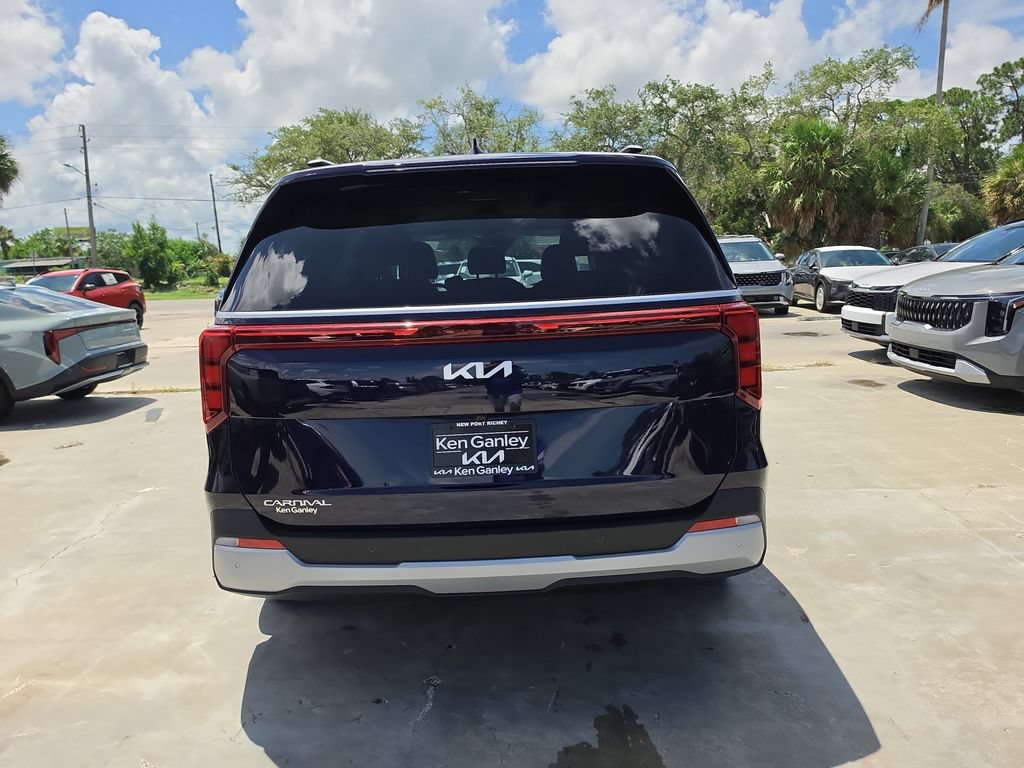New 2027 Kia Carnival EX FWD image 7
