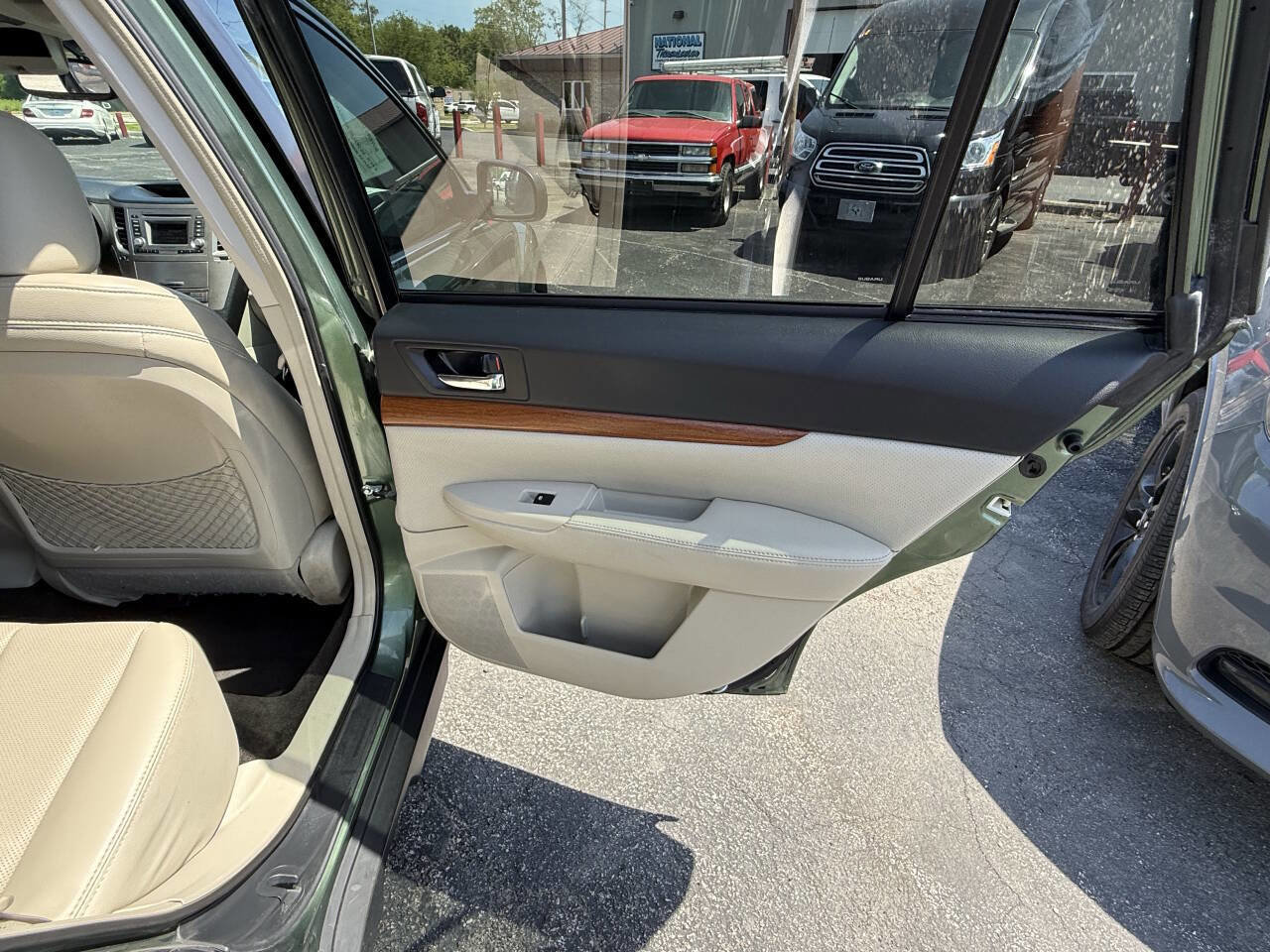 Used 2013 Subaru Outback 2.5i Limited w/ Moonroof Pkg AWD/4WD image 25