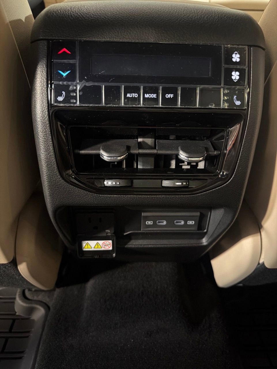 New 2026 Jeep Grand Cherokee L Limited w/ Limited Altitude Package AWD/4WD image 19