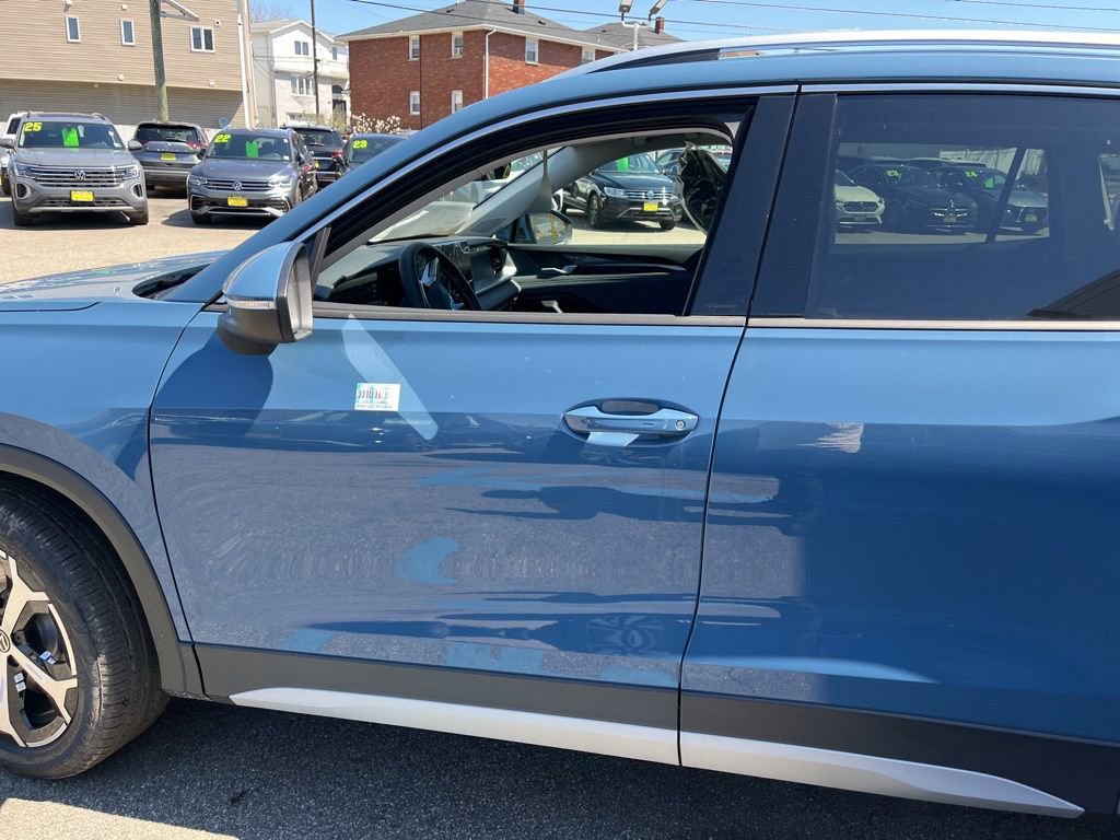 New 2026 Volkswagen Tiguan SE image 25