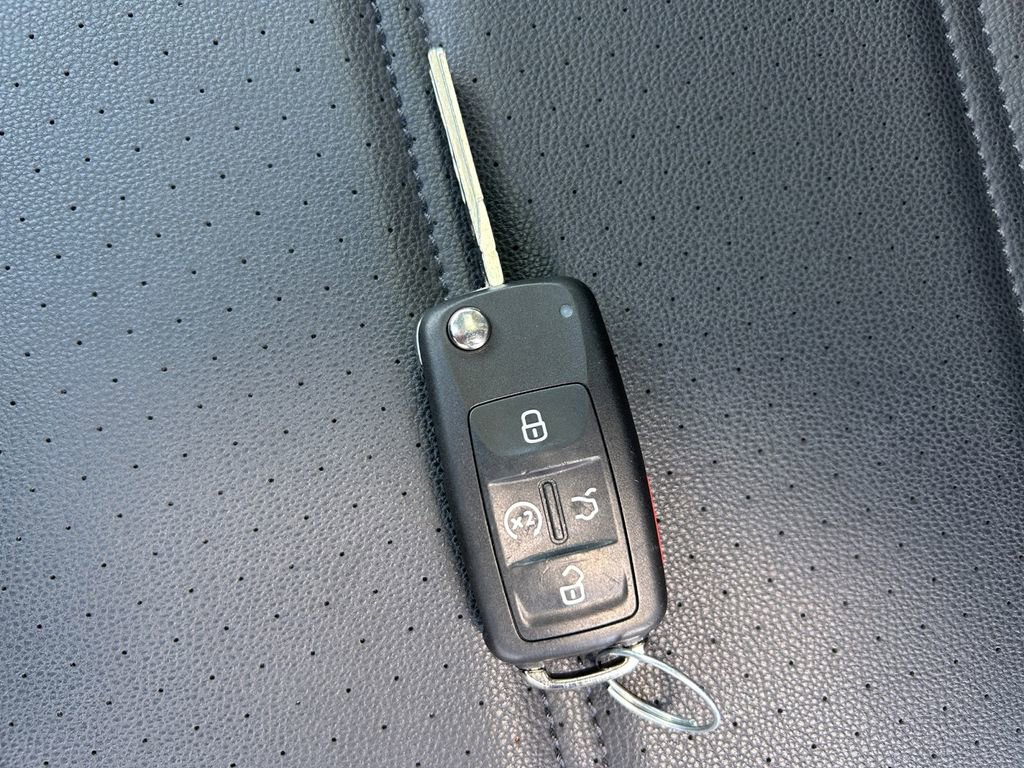 Used 2021 Volkswagen Passat 2.0T SE image 33