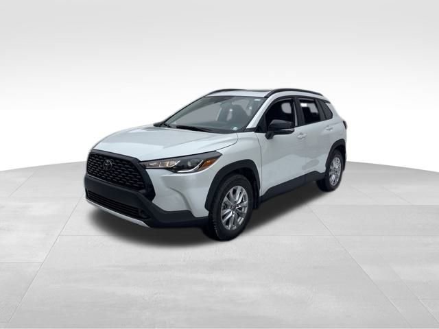 Certified 2025 Toyota Corolla Cross LE image 1