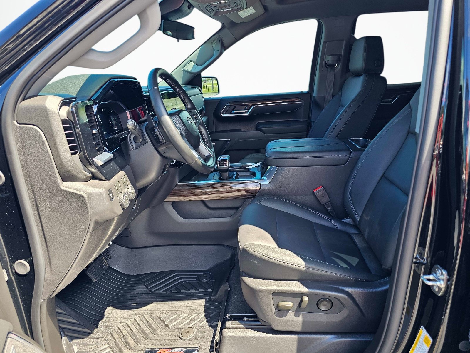 Used 2026 Chevrolet Silverado 1500 LT Trail Boss w/ Convenience Package II AWD/4WD image 17