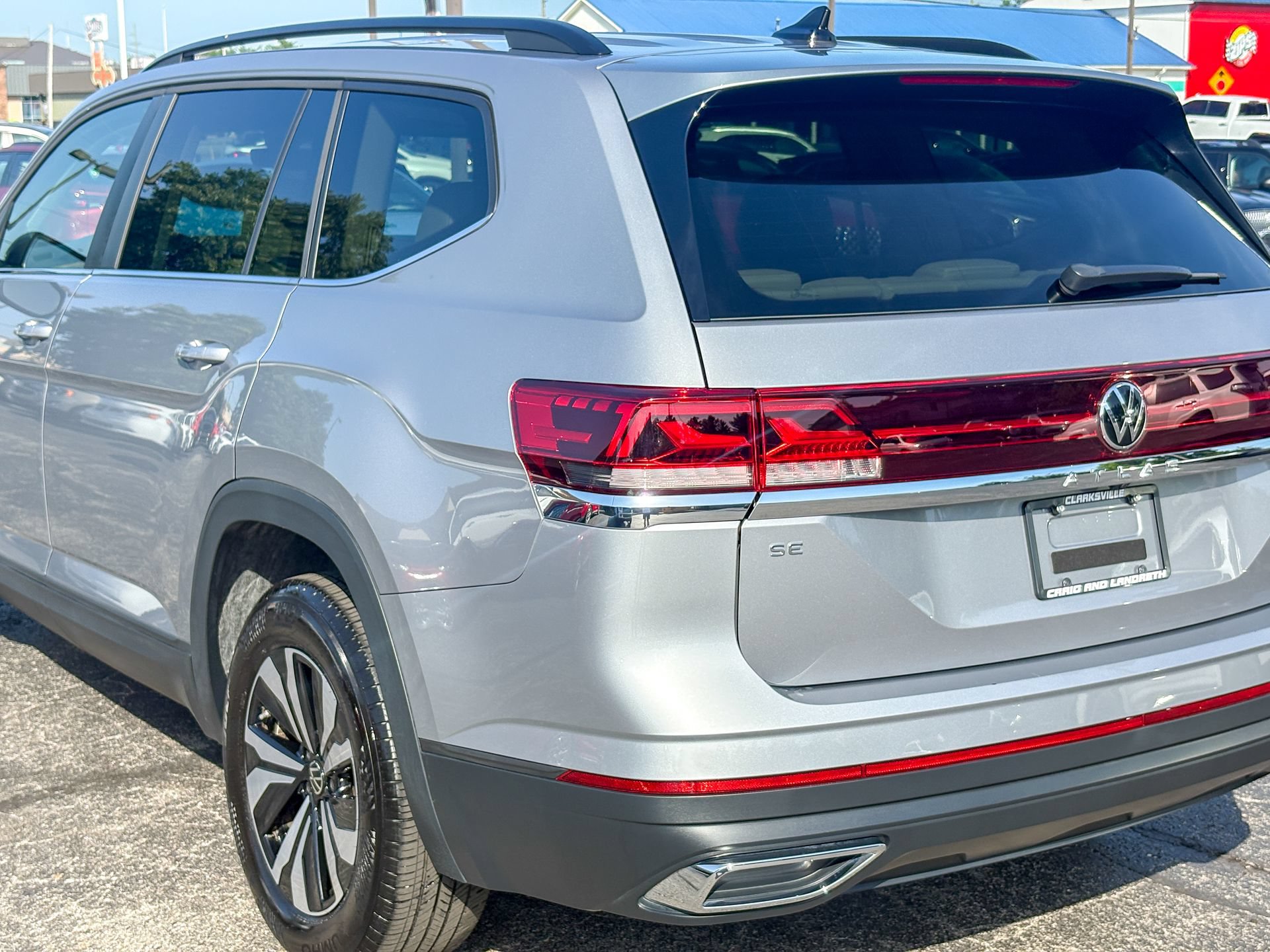 Used 2024 Volkswagen Atlas SE AWD/4WD image 12