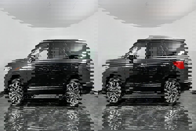 Used 2019 Lincoln Navigator Reserve image 7