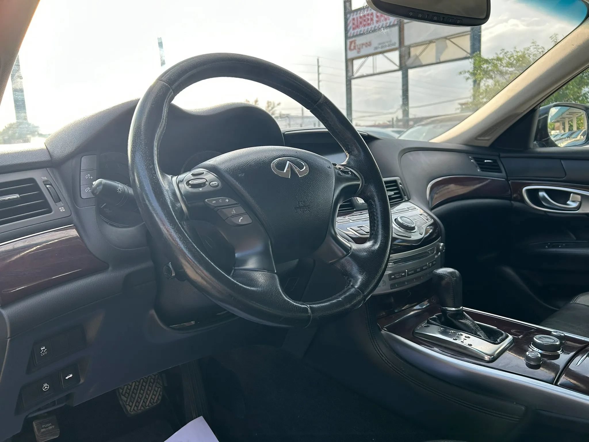 Used 2019 INFINITI Q70 L 3.7 AWD/4WD image 11