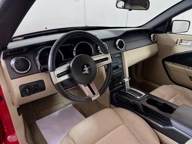 Used 2009 Ford Mustang Convertible image 10