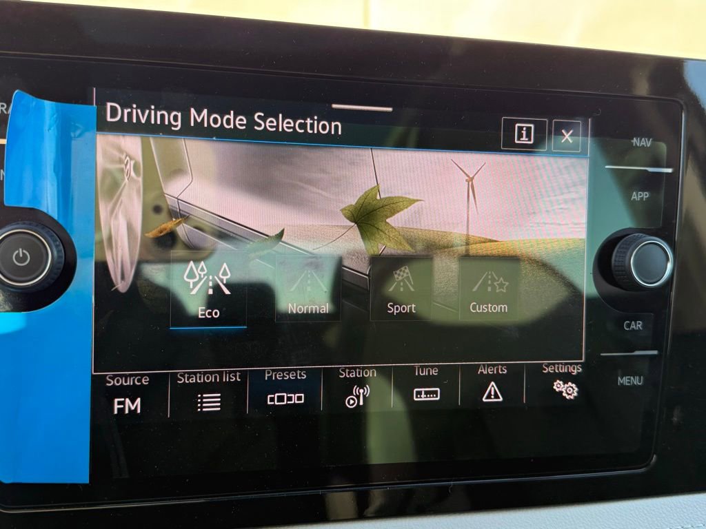 Certified 2025 Volkswagen Taos SEL image 13