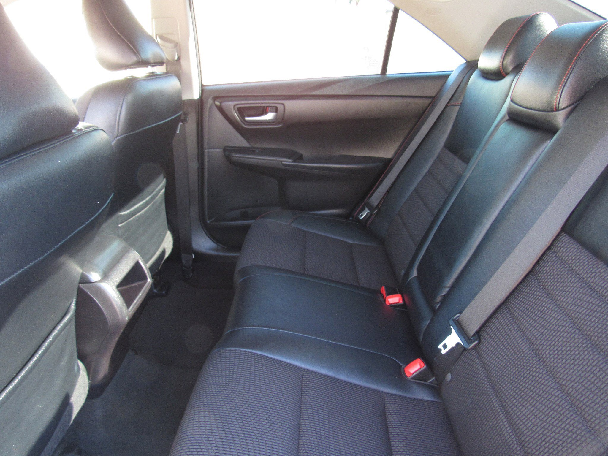 Used 2016 Toyota Camry image 12