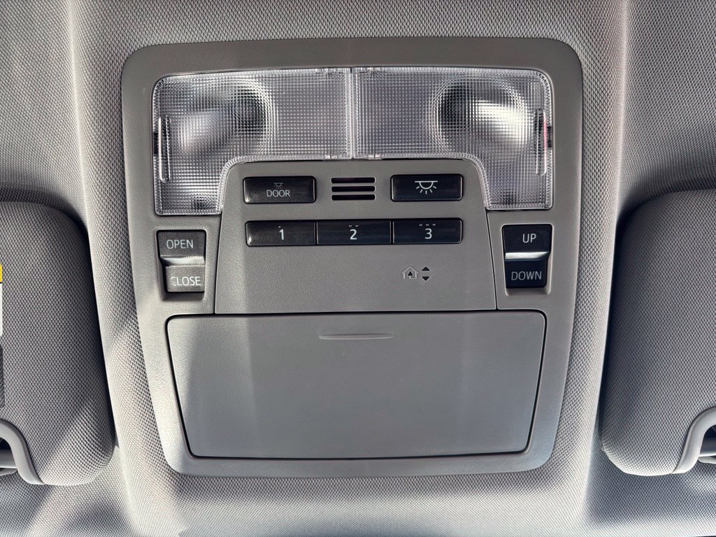 Used 2019 Toyota Highlander Limited FWD image 34