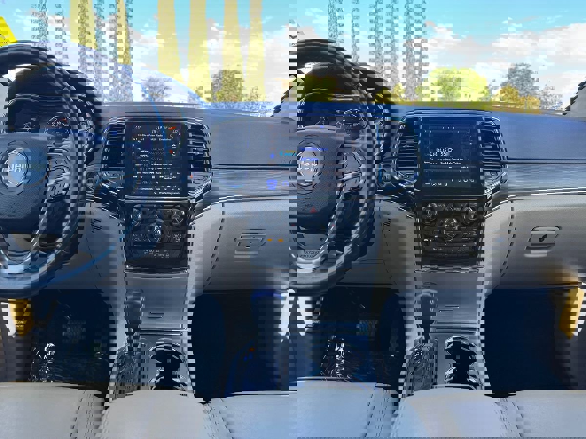 Used 2022 Jeep Grand Cherokee Limited image 16