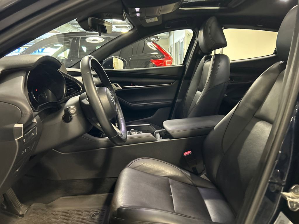 Used 2019 MAZDA MAZDA3 Hatchback w/ Premium Package image 10