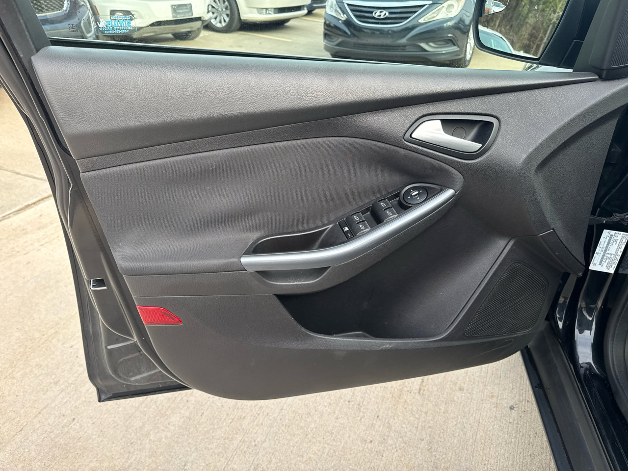 Used 2014 Ford Focus Titanium image 10