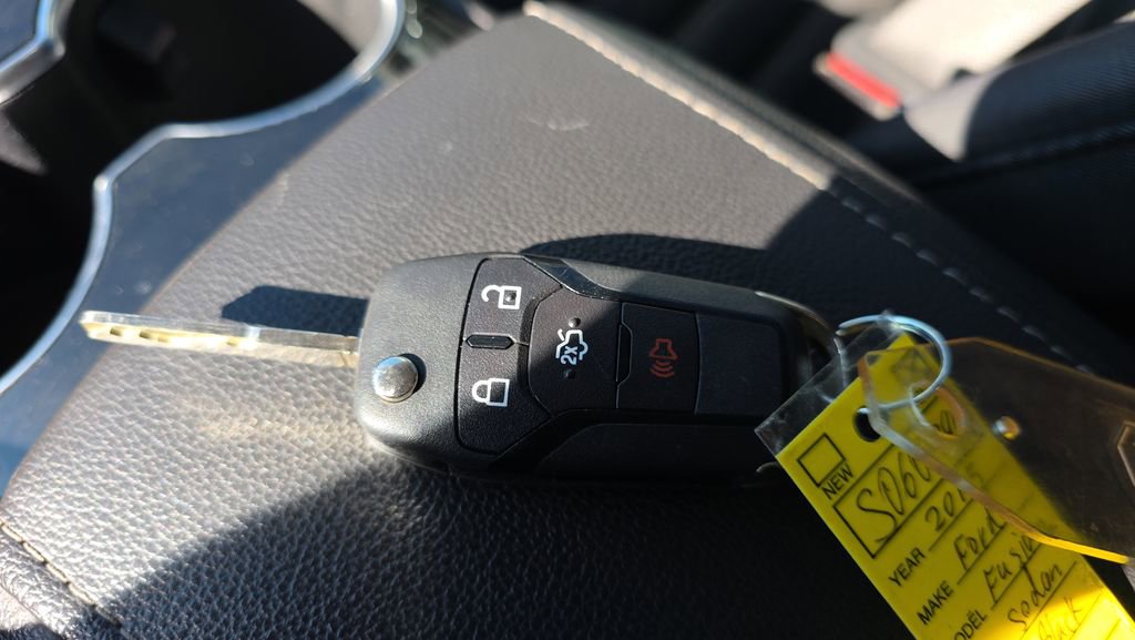 Used 2015 Ford Fusion SE FWD image 26