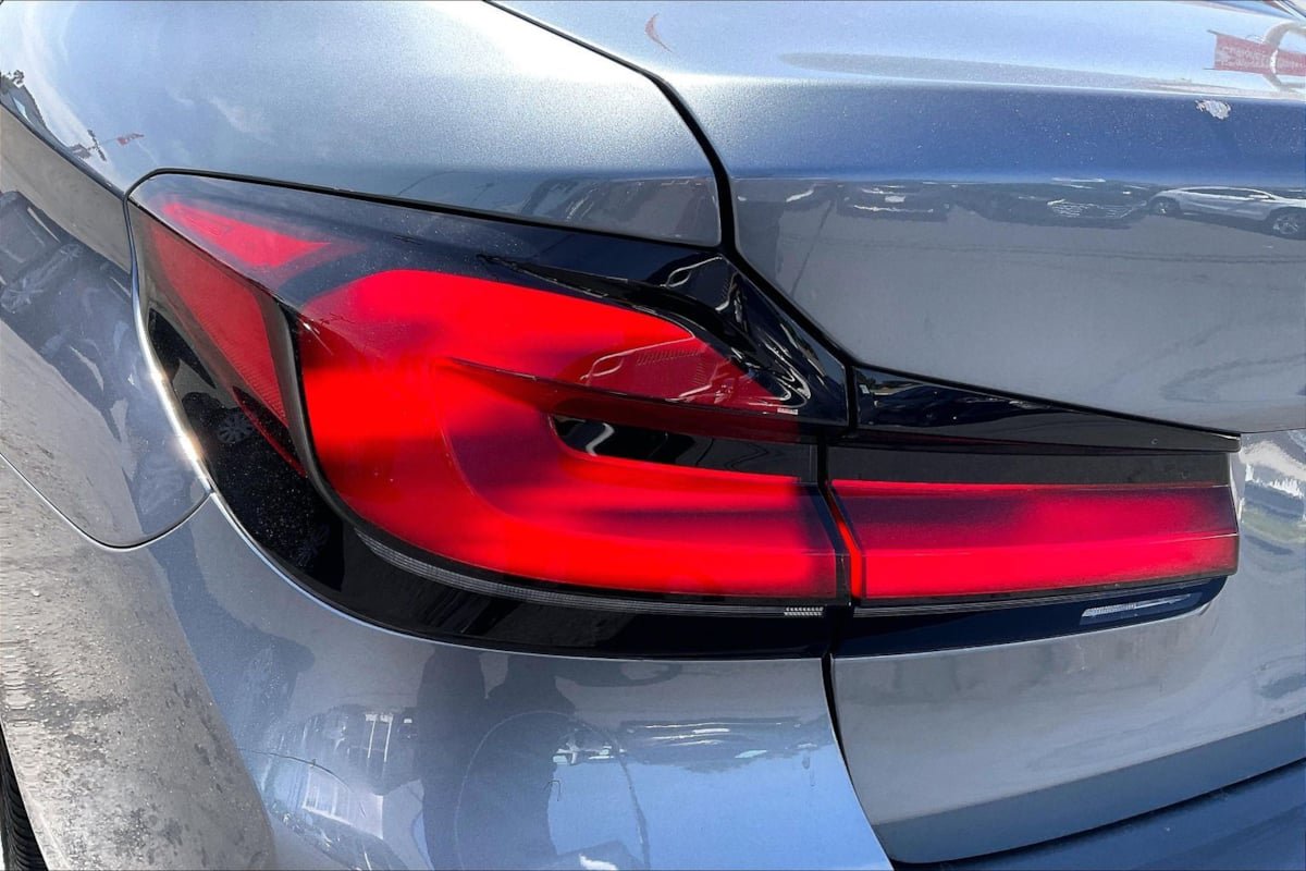 Used 2021 BMW 530e w/ Parking Assistance Package RWD image 30