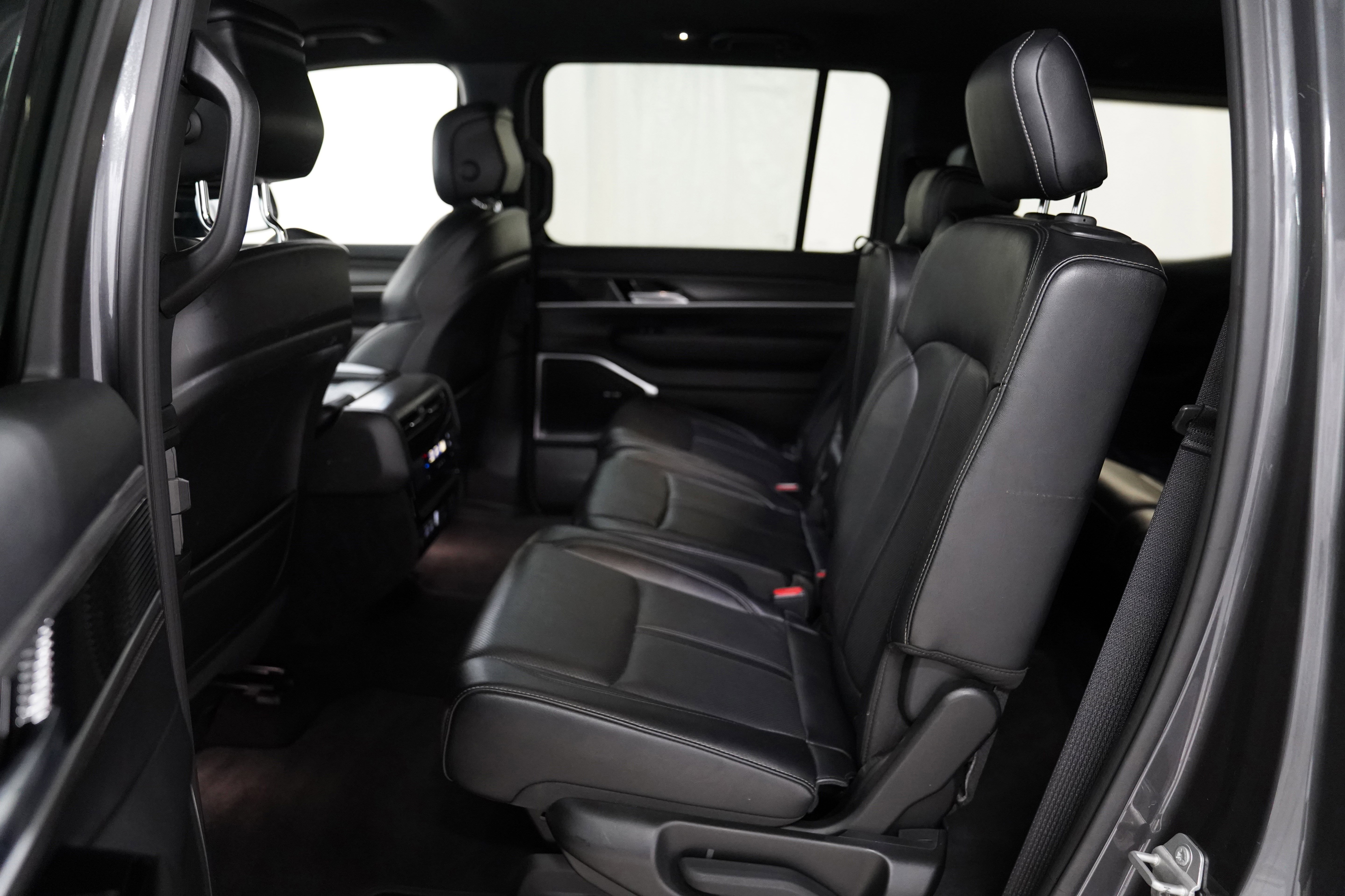 Used 2023 Jeep Wagoneer Series III w/ Preferred Equipment Group image 5