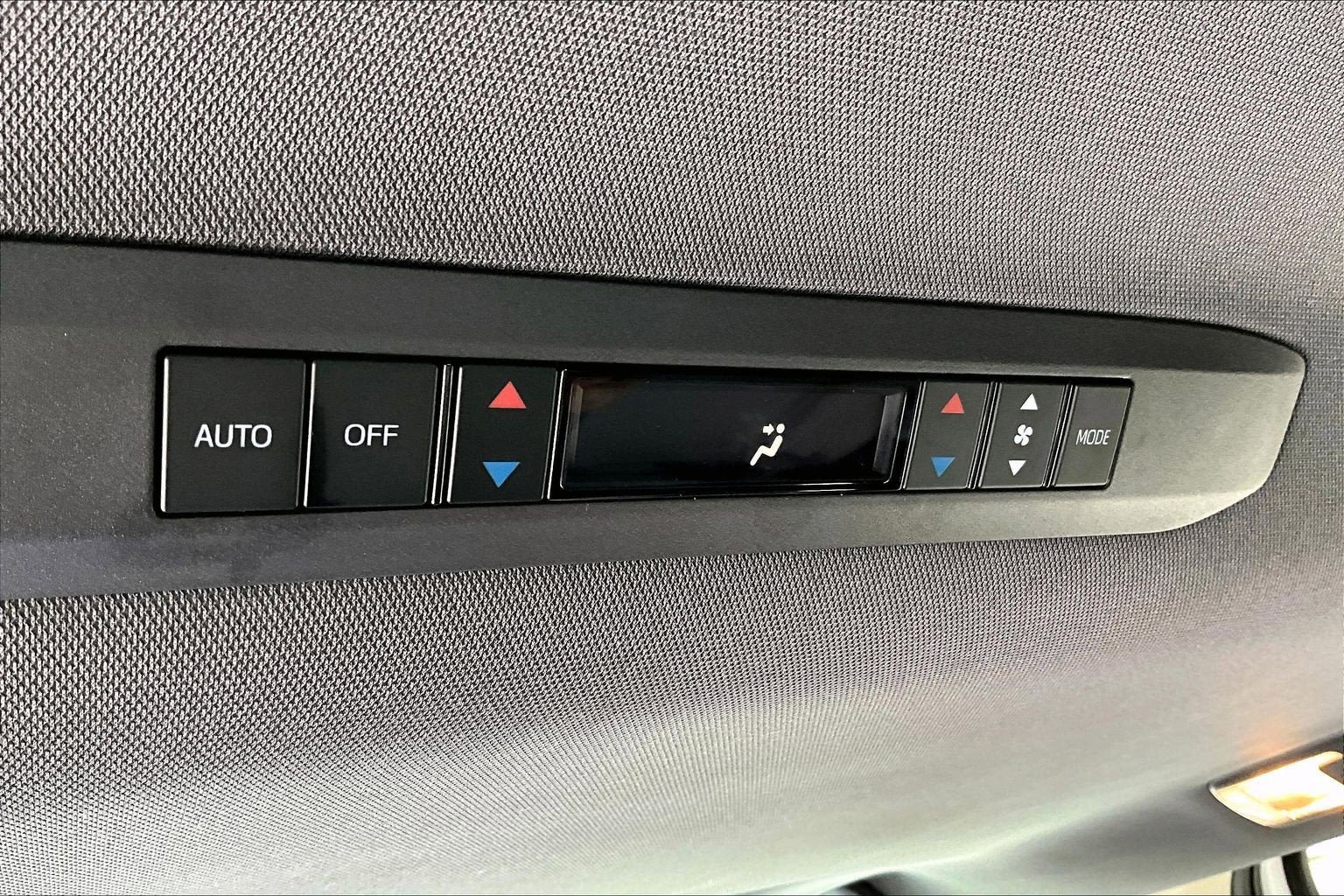 Used 2023 Toyota Sienna XLE FWD image 34