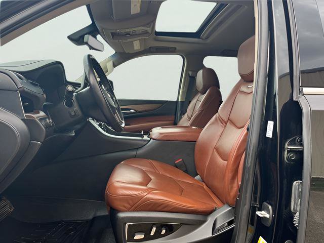 Used 2020 Cadillac Escalade Luxury AWD/4WD image 17
