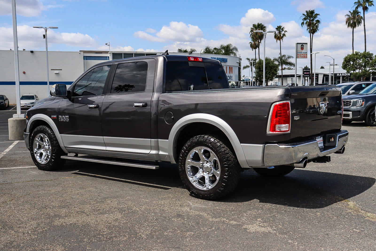 Used 2017 RAM 1500 Laramie w/ Convenience Group image 8
