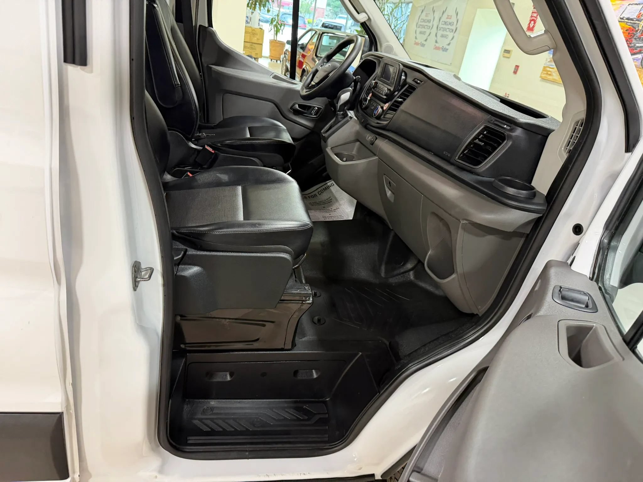 Used 2025 Ford Transit 250 148 Medium Roof RWD image 31