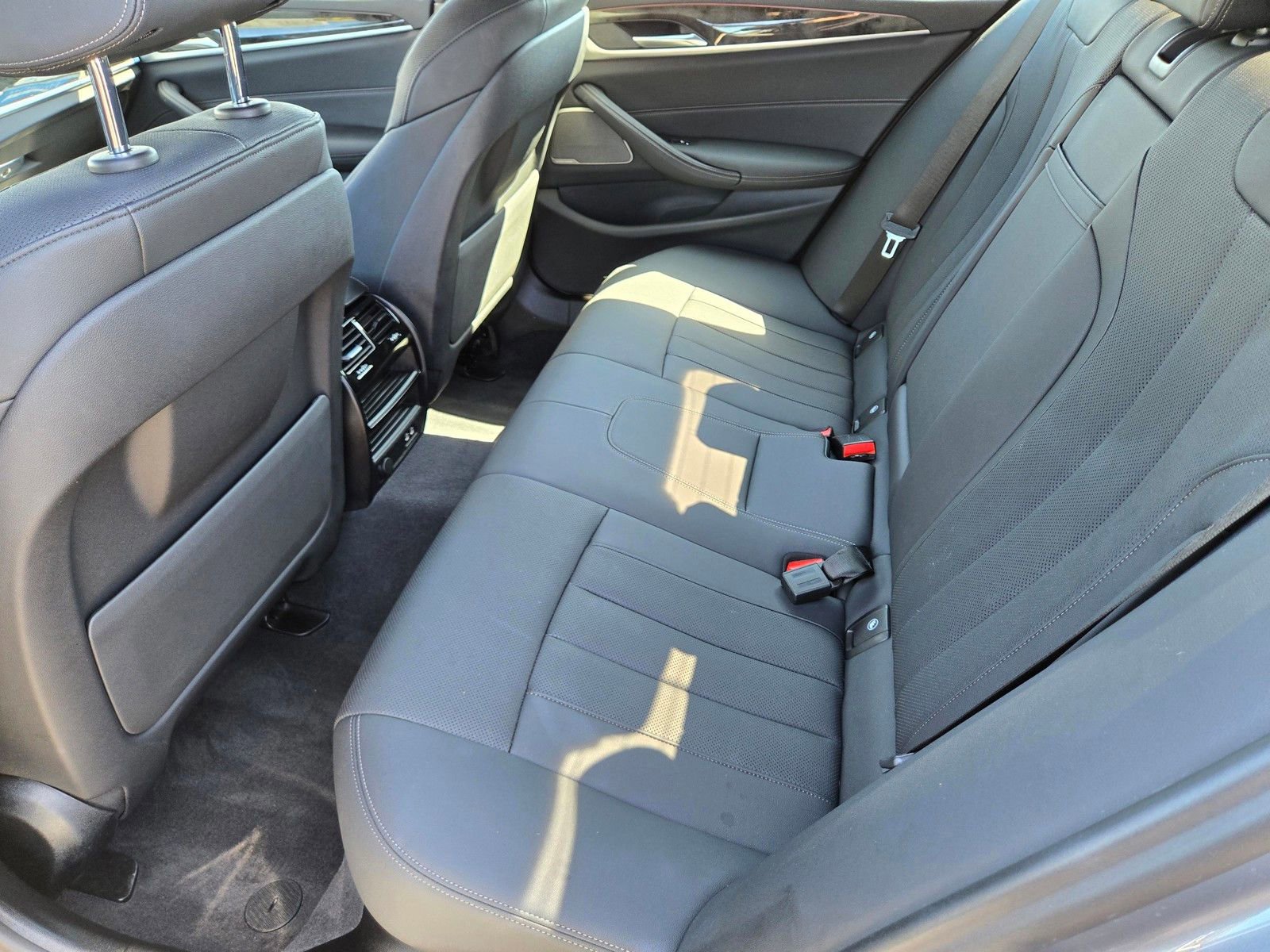 Used 2023 BMW 530i w/ Premium Package image 12
