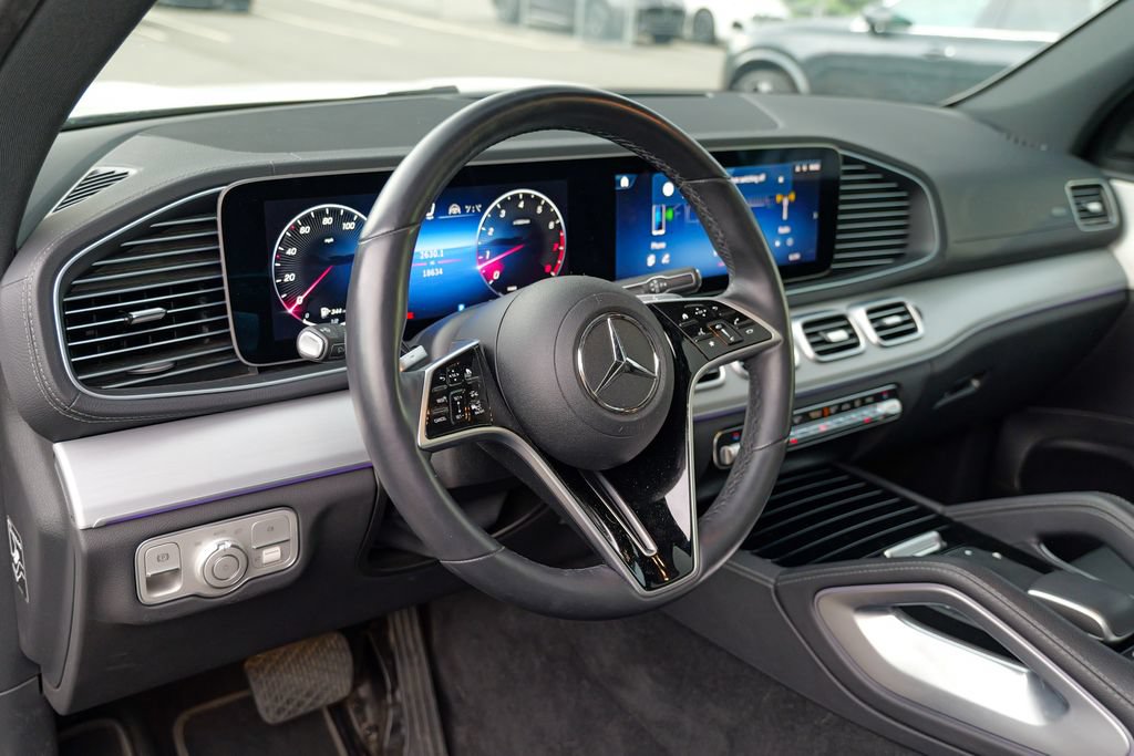 Used 2024 Mercedes-Benz GLS 450 4MATIC image 21