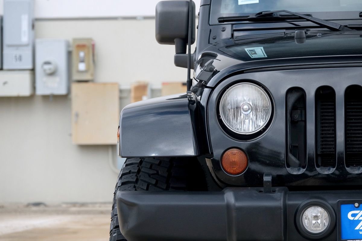 Used 2013 Jeep Wrangler Unlimited Rubicon w/ Connectivity Group image 18