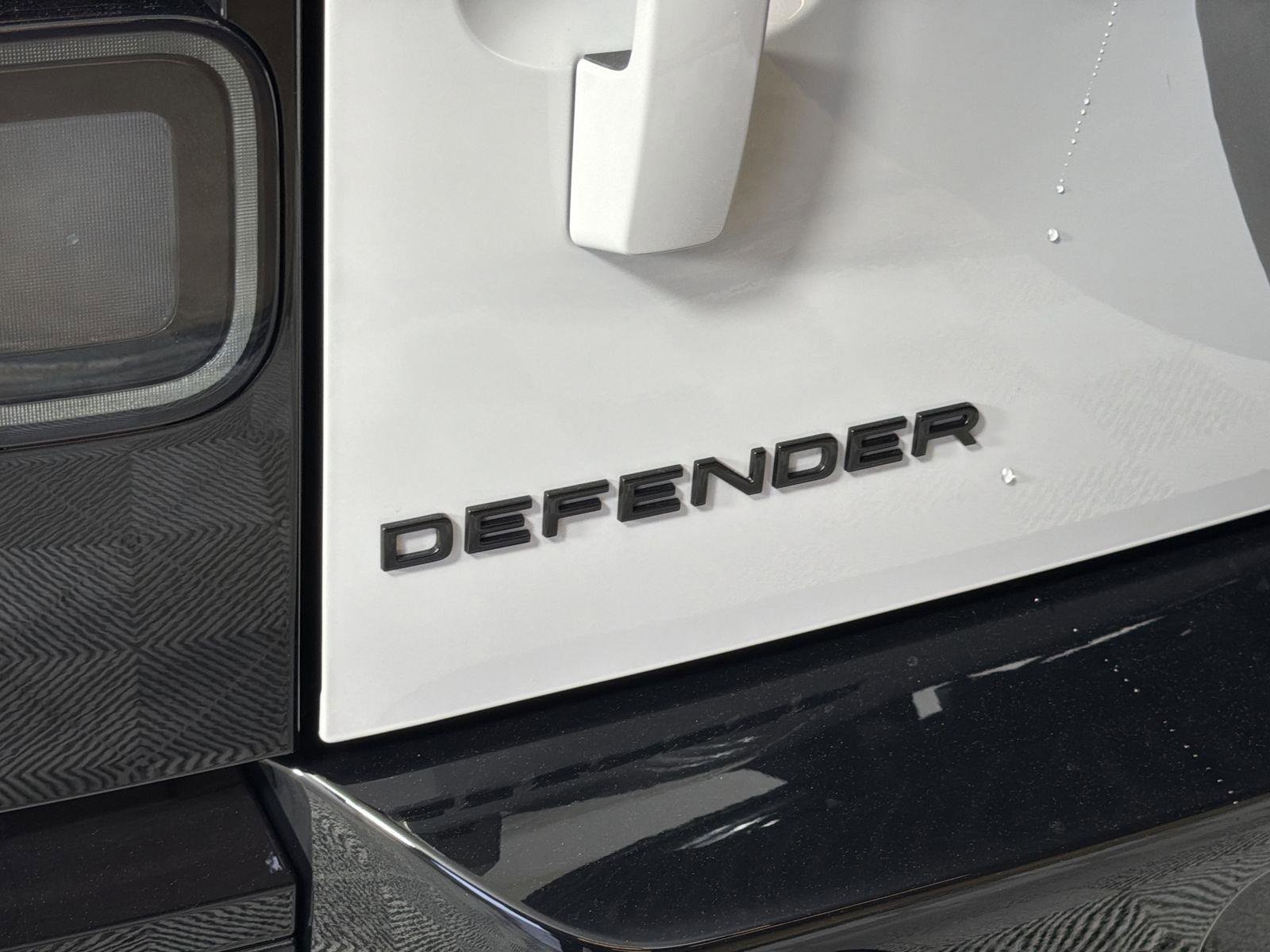 New 2026 Land Rover Defender 110 X-Dynamic SE image 29