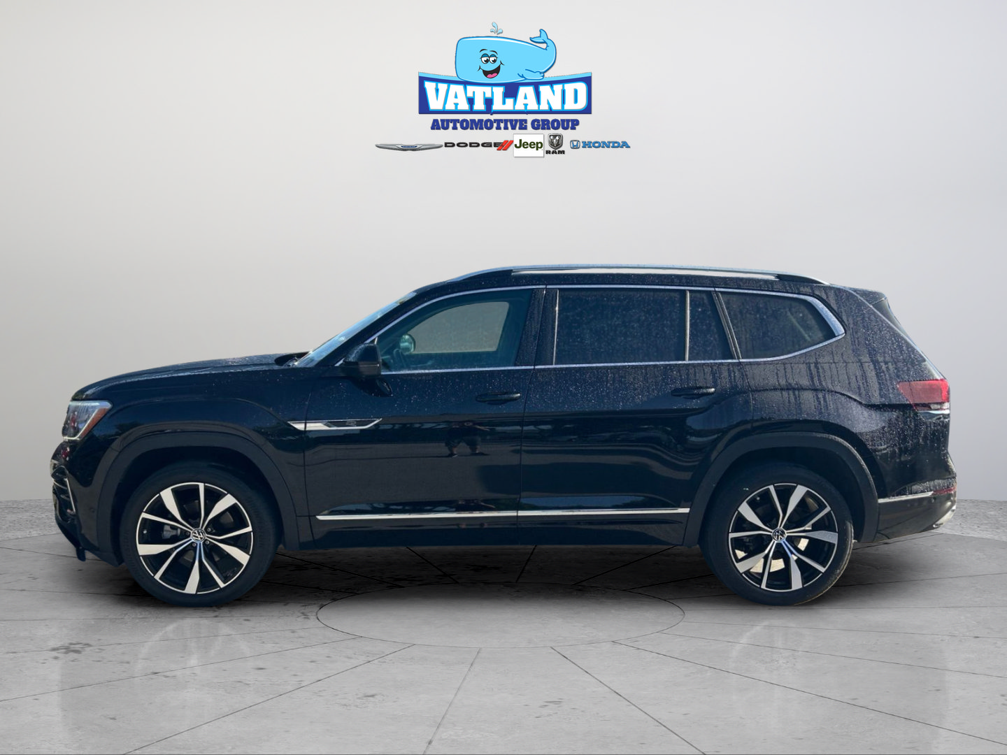 Used 2024 Volkswagen Atlas SEL Premium R-Line AWD/4WD image 2
