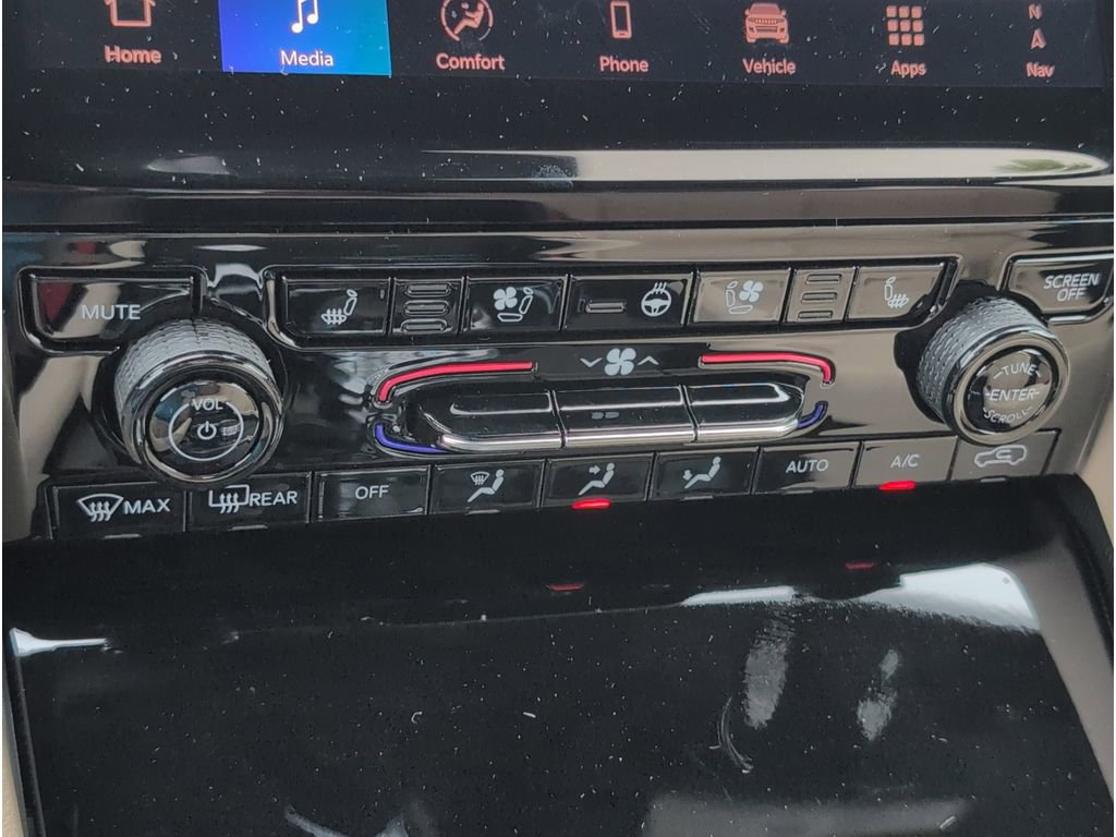 New 2025 Jeep Grand Cherokee Limited w/ Luxury Tech Group II image 16