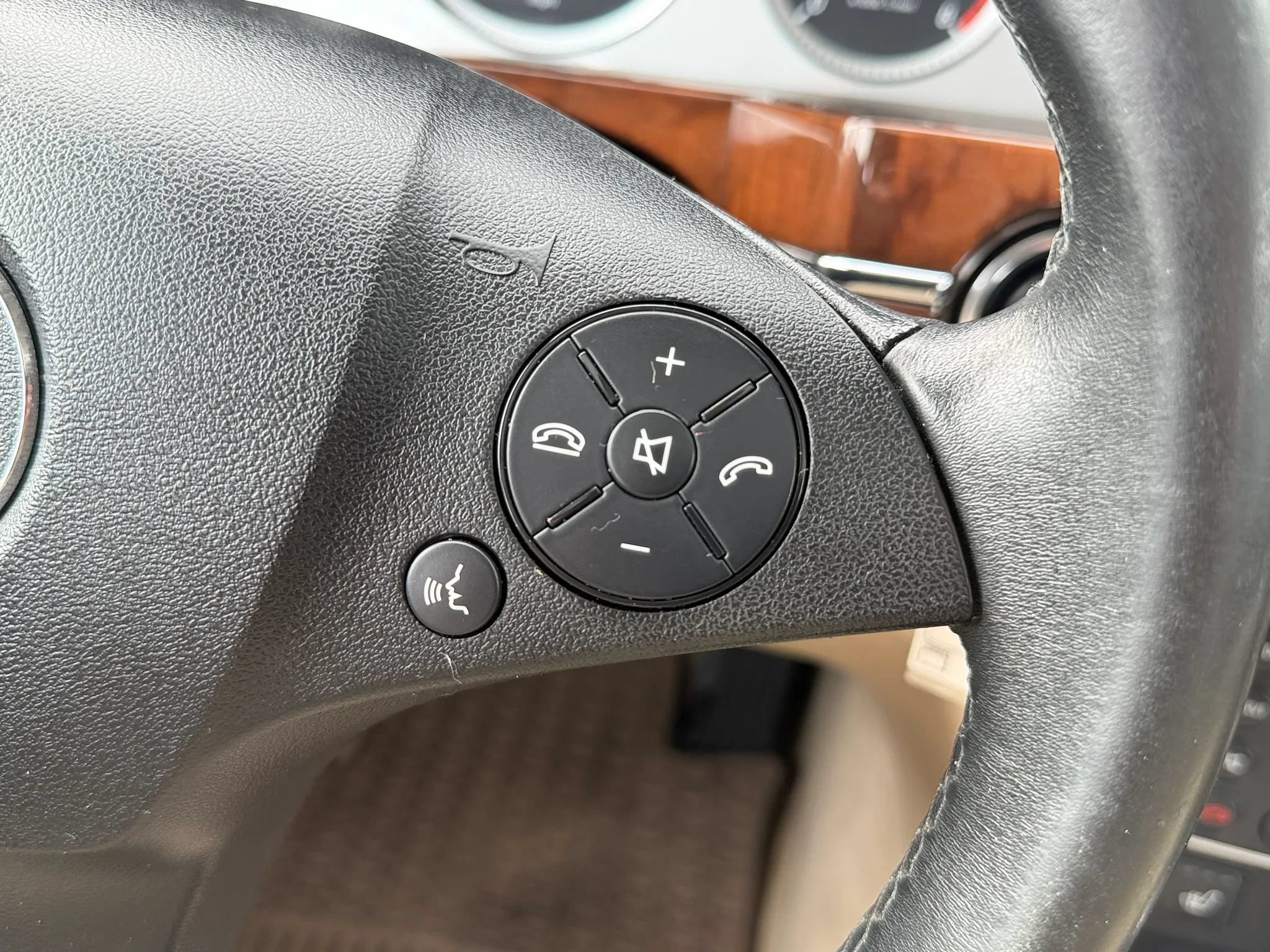 Used 2011 Mercedes-Benz GLK 350 4MATIC image 33