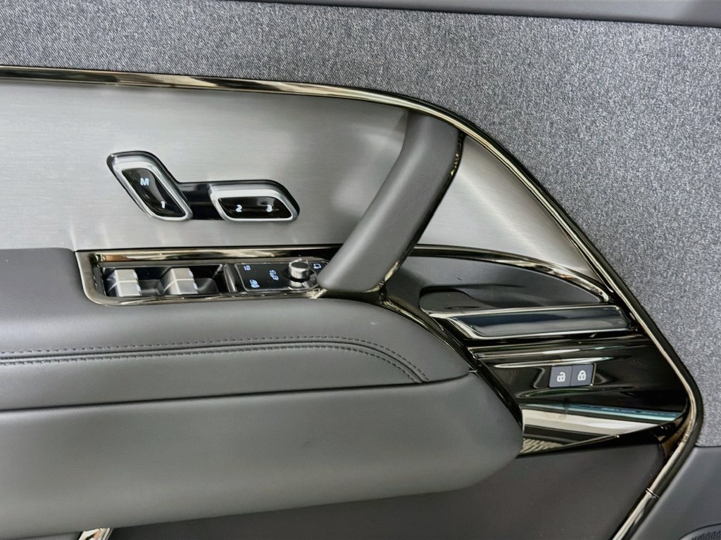 New 2027 Land Rover Range Rover Sport SE AWD/4WD image 18
