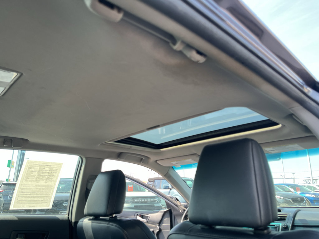Used 2014 Toyota Camry SE w/ Moonroof Package FWD image 32