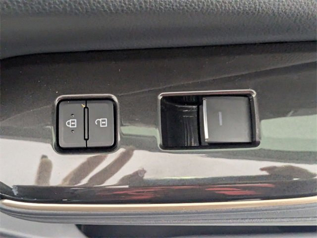 Used 2025 Toyota Crown XLE image 32