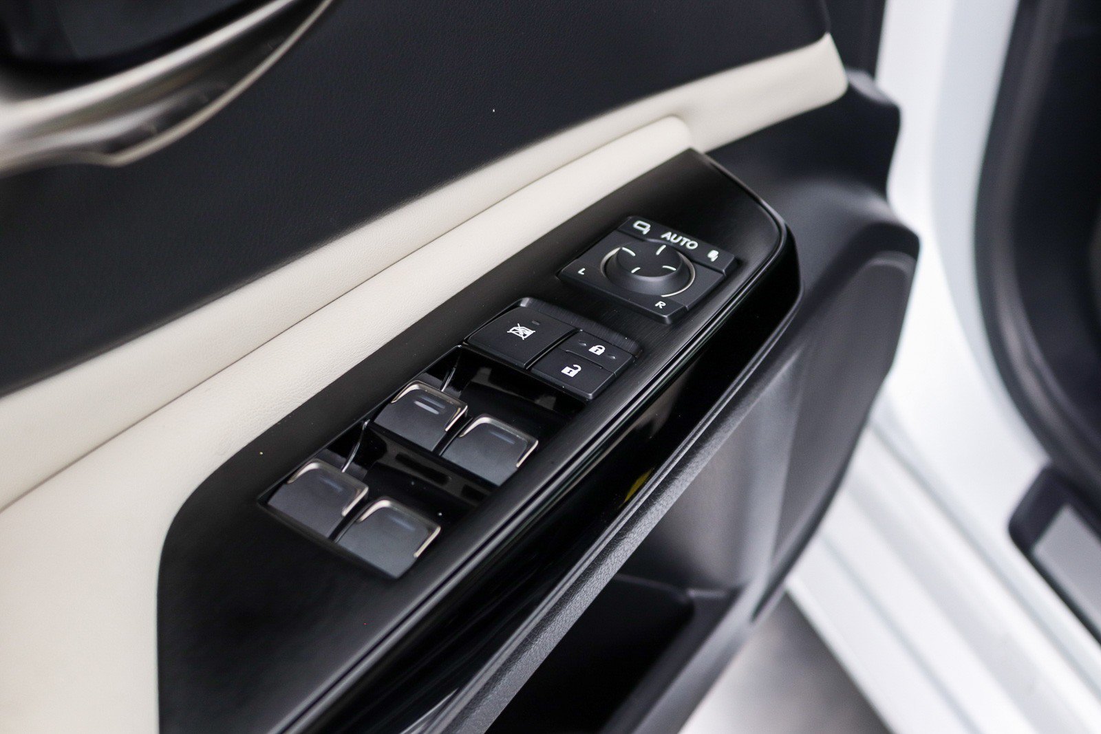 Used 2024 Lexus ES 300h w/ Luxury Package FWD image 26