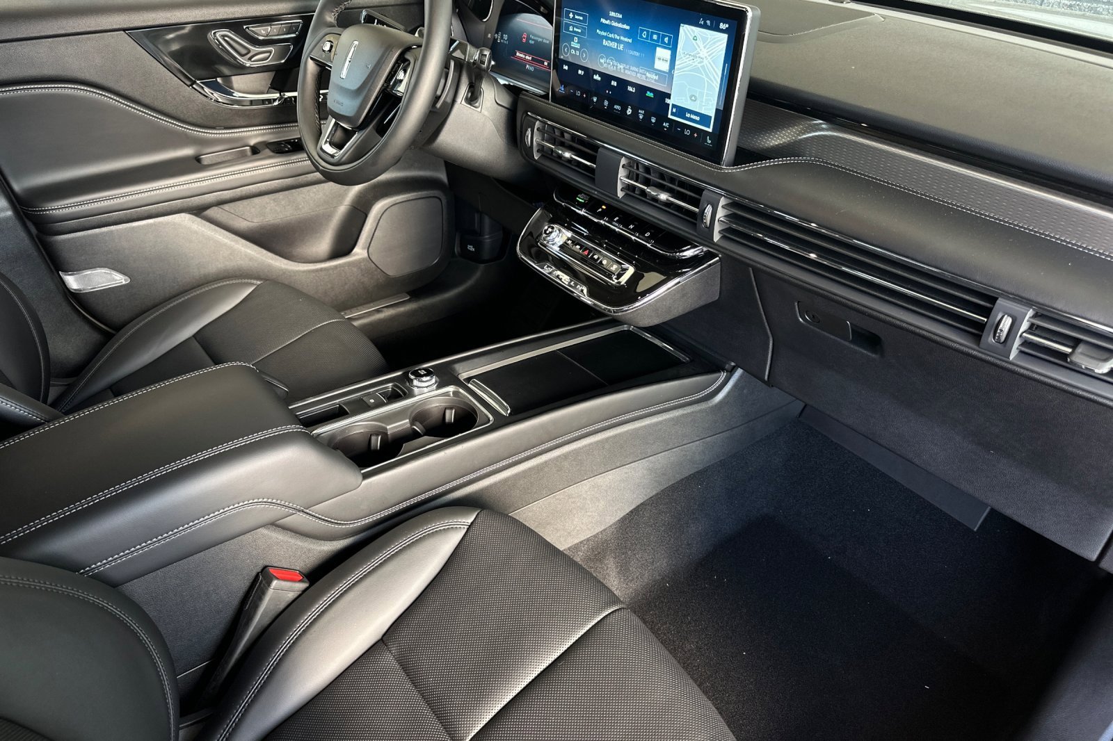 New 2025 Lincoln Corsair Reserve w/ Equipment Group 202A image 15