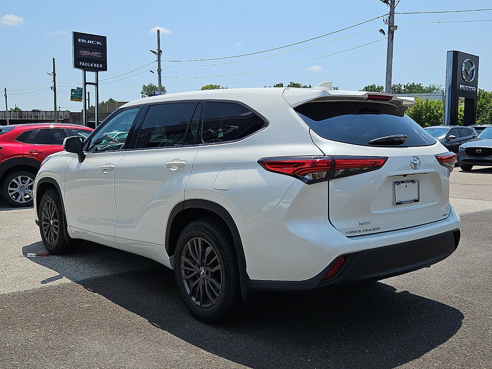 Used 2020 Toyota Highlander L AWD/4WD image 4