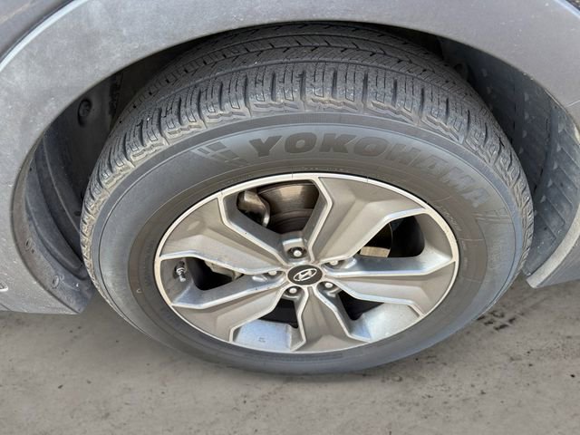 Used 2015 Hyundai Santa Fe GLS image 5