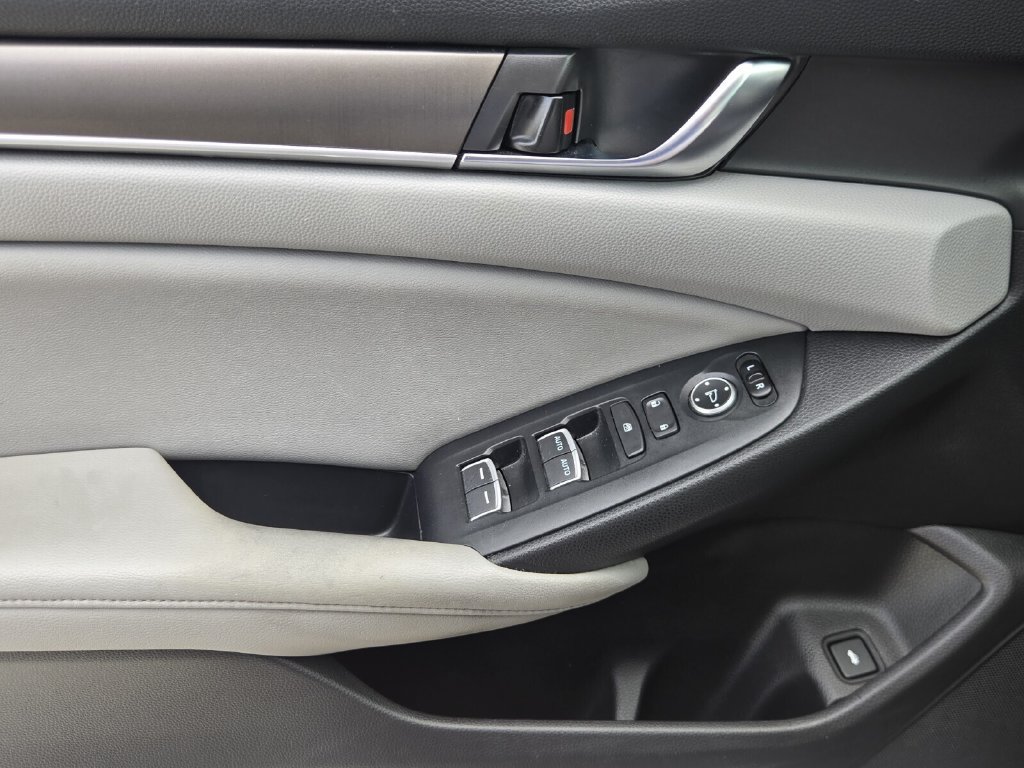 Used 2018 Honda Accord LX image 25
